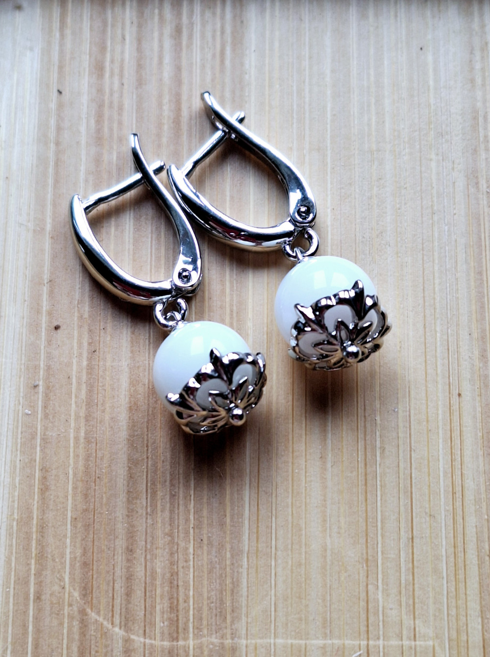 Серьги с белым агатом