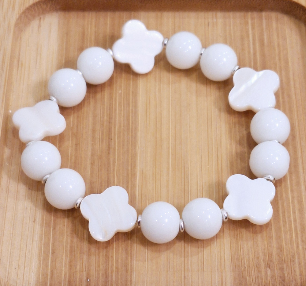 Браслет из белого агата и перламутра