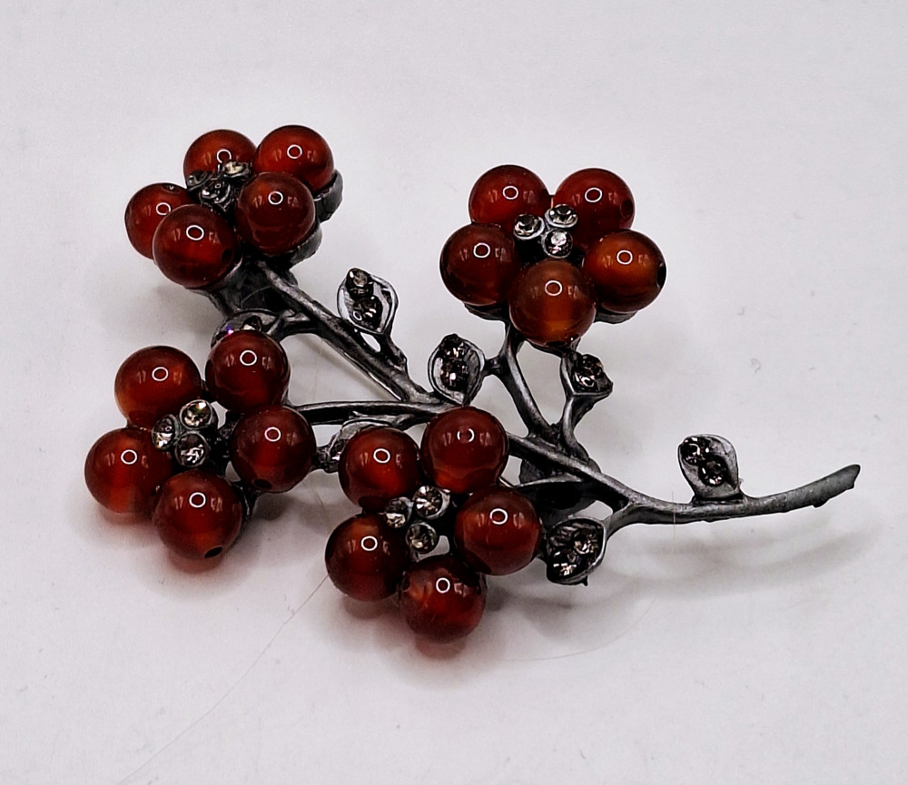 Брошь с сердоликом (6, 5см)