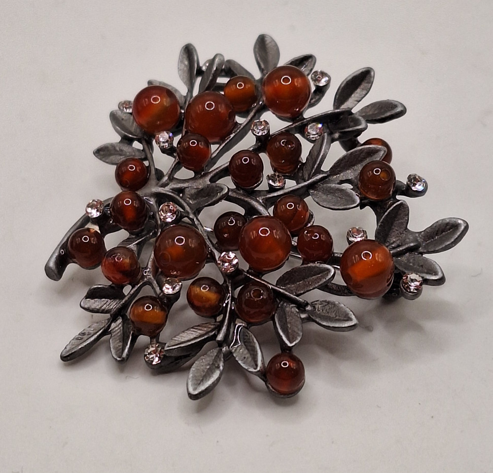 Брошь с сердоликом (5.5см)