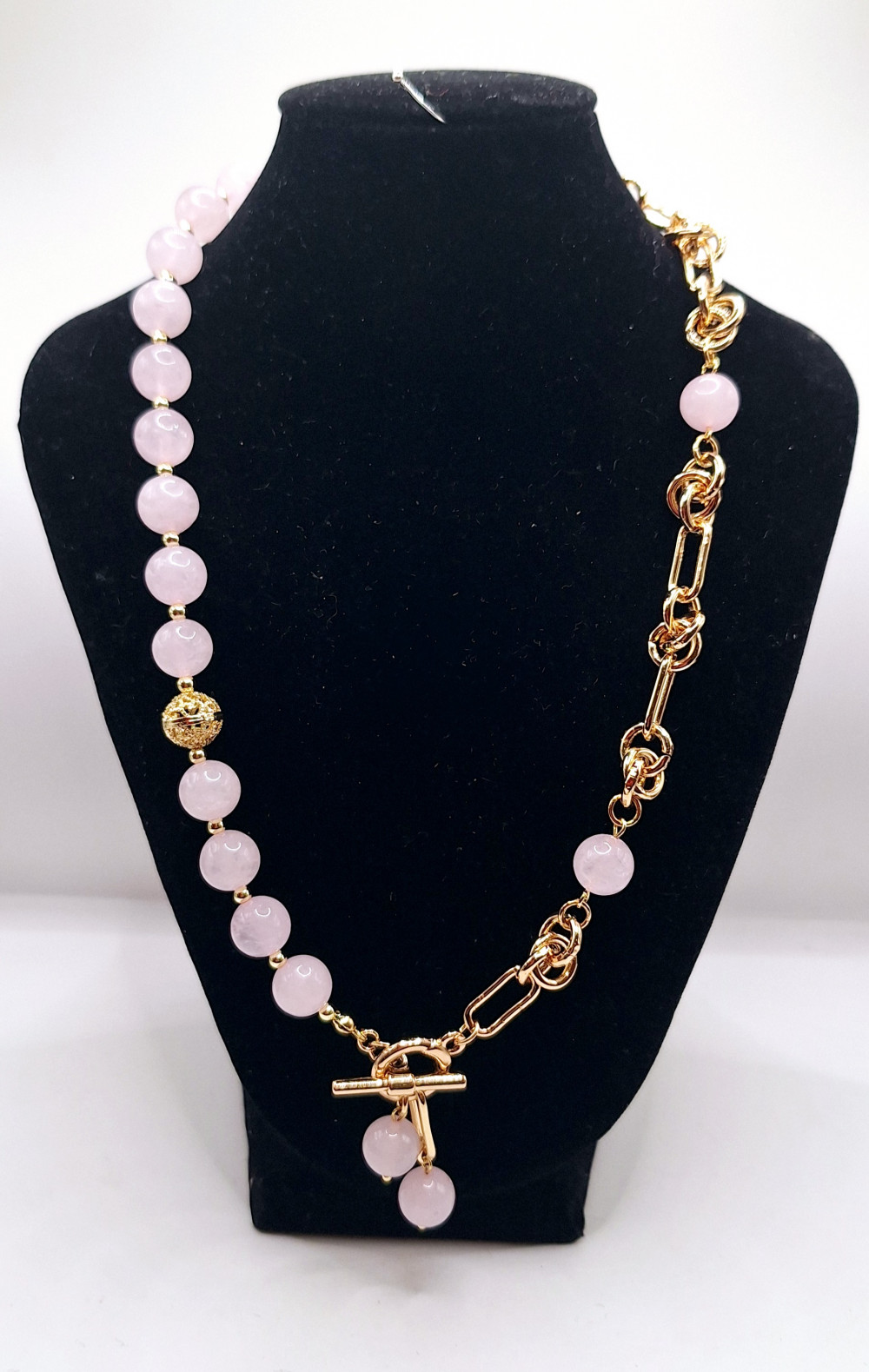 Колье из розового кварца