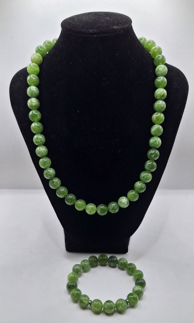 Бусы из нефрита 10мм (55см)