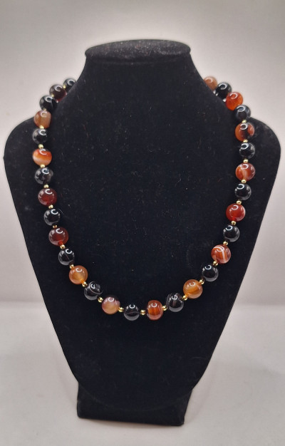 Браслет из сердолика и черного агата 10мм с подвесом 17р