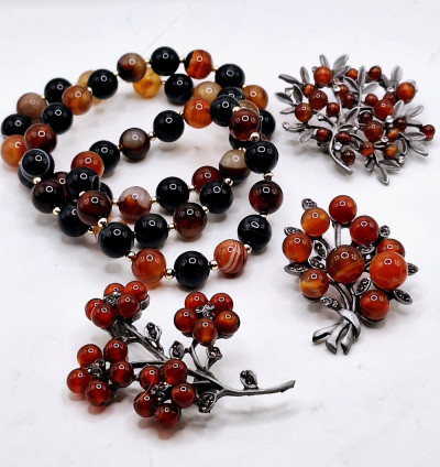 Брошь с сердоликом (5.5см)